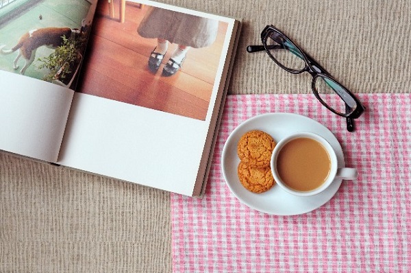 雑誌とコーヒー