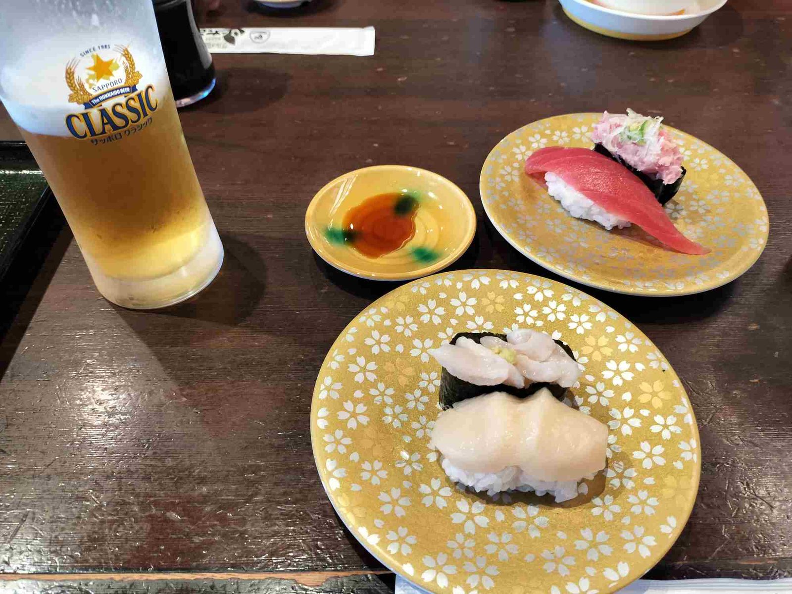 函太郎で注文したビールと寿司