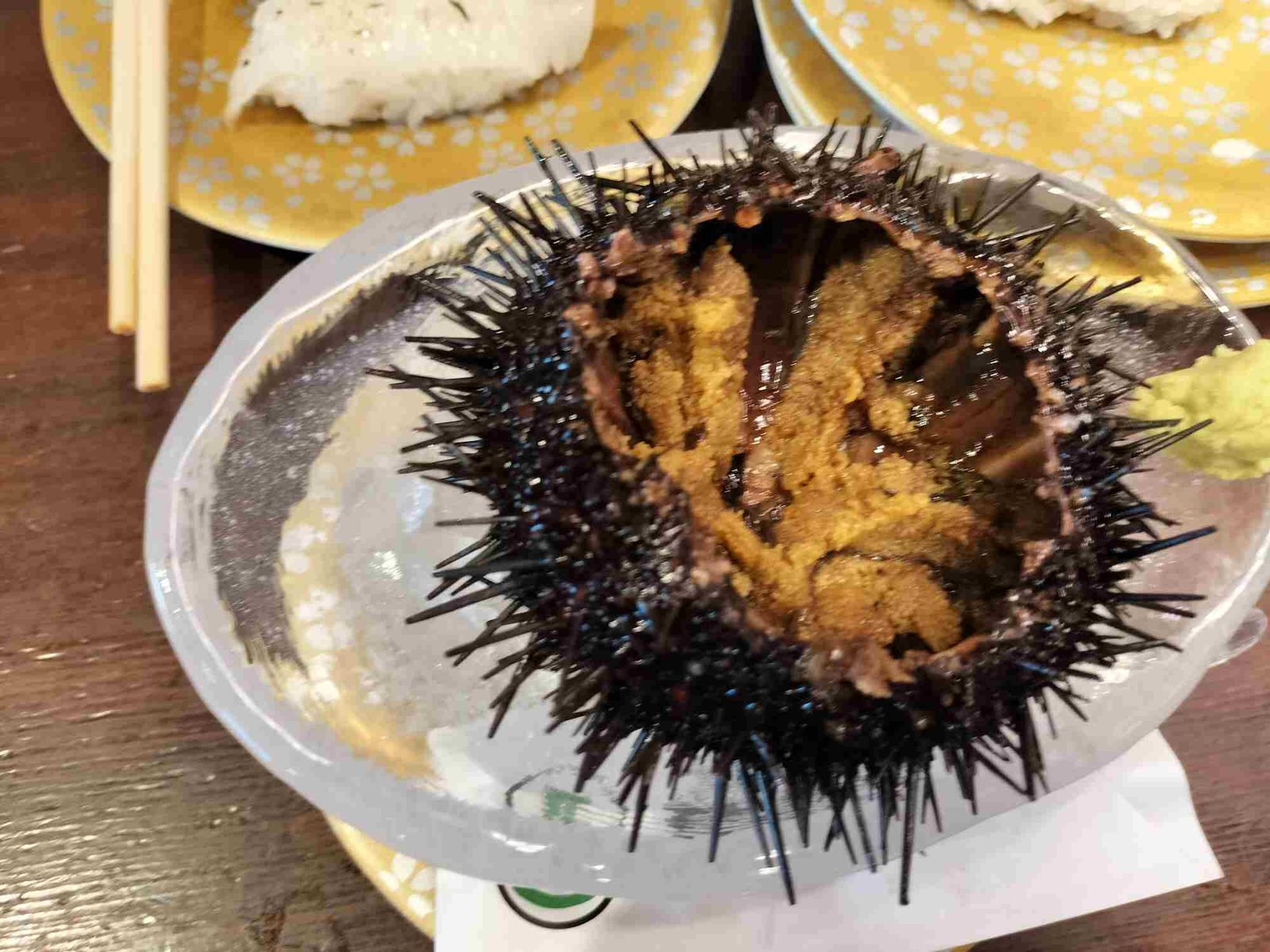 函太郎の寿司とウニの写真